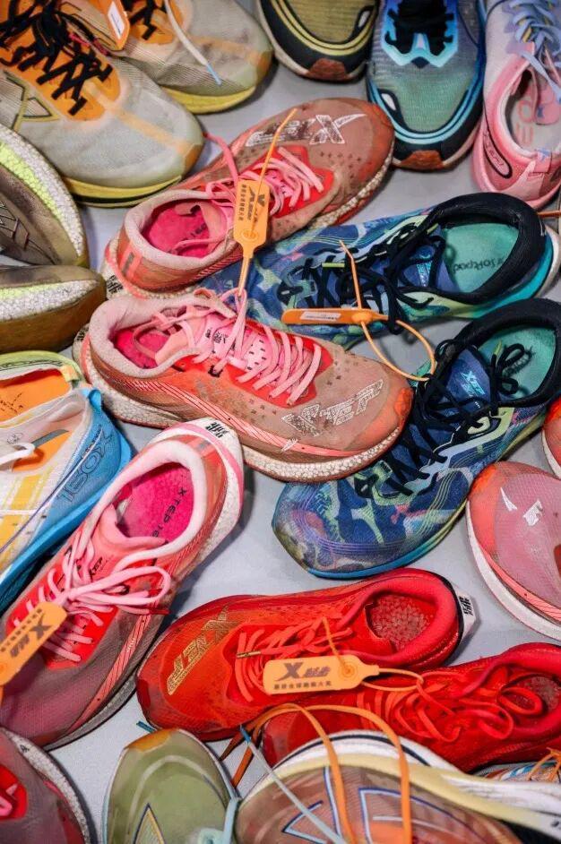 如何承接跑者真实需求?特步的答案藏在跑过的旧鞋里大公司(图6)