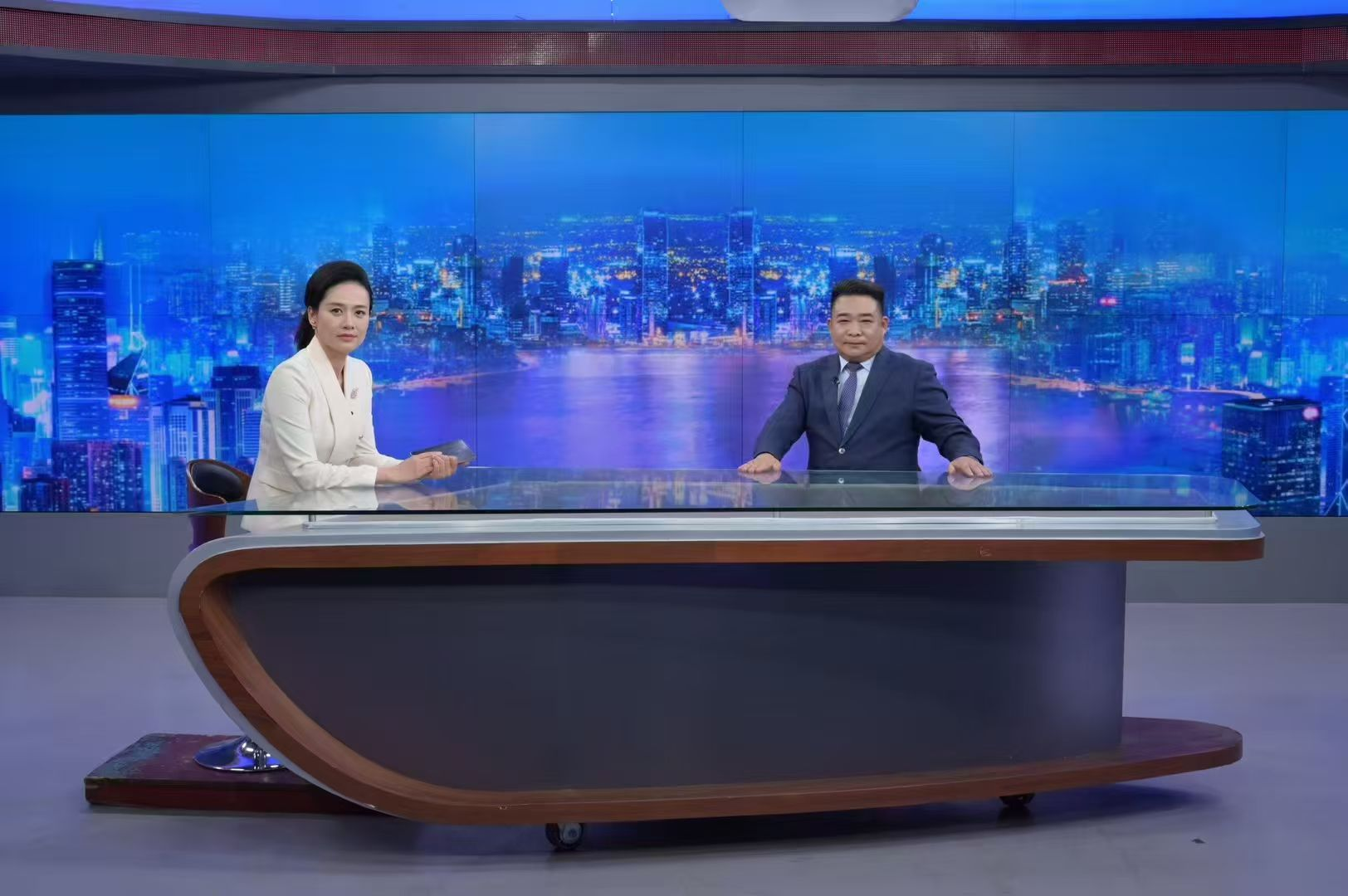 飞瓴光电童维军：量产国内最大尺寸特纤预制棒!打破国外技术垄断达成首台套特种光纤重大装备转产(图2)