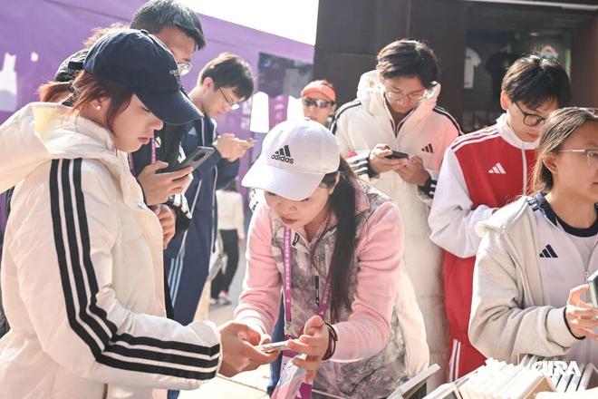 引入装备间定制平台adidas如何改写中国团队装备规则？(图10)