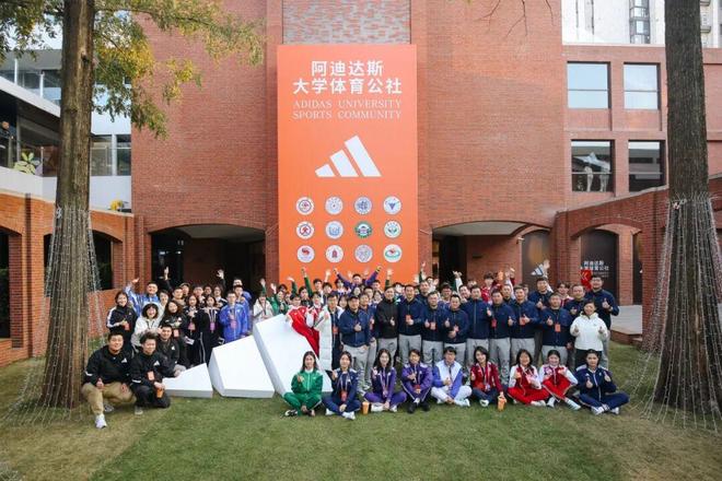 引入装备间定制平台adidas如何改写中国团队装备规则？(图4)