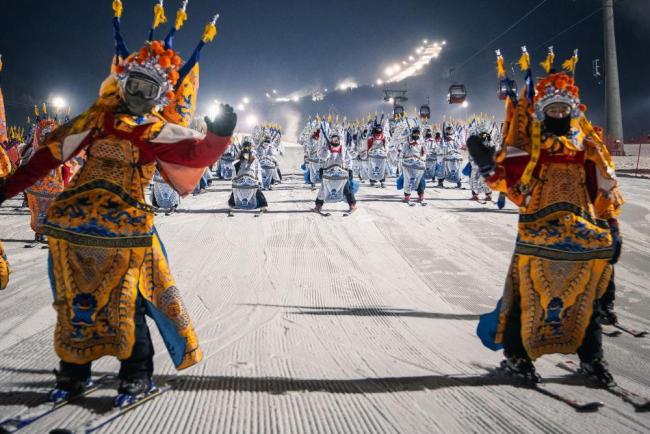 熊猫体育：创新消费场景冰雪旅游快速升温万亿产业崛起(图1)