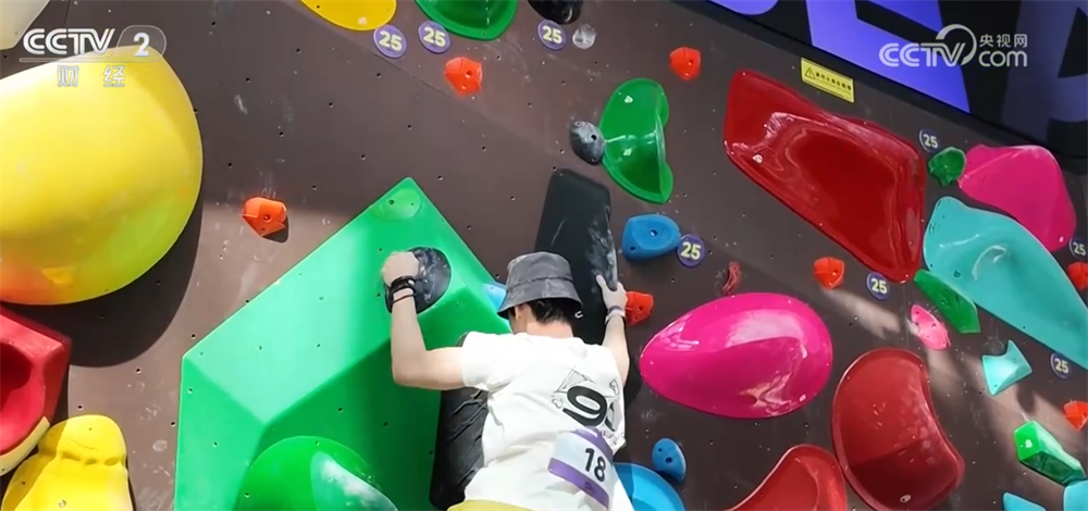 攀岩加速“破圈”激发体育经济新潜力相关产业借赛登“高”释放活力(图1)