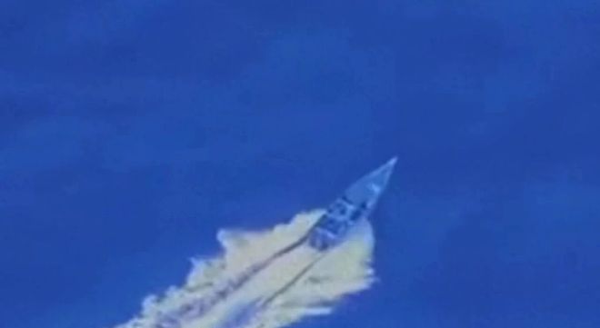 特朗普估计没想到先等来的不是委内瑞拉投降美军王牌战机坠毁(图1)