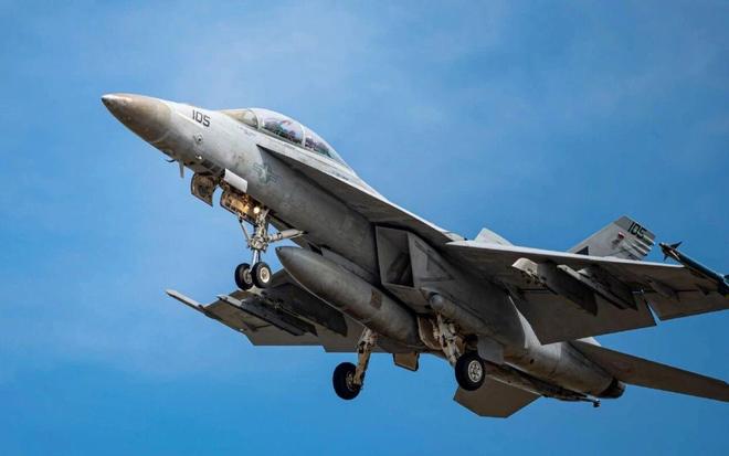 特朗普估计没想到先等来的不是委内瑞拉投降美军王牌战机坠毁(图3)