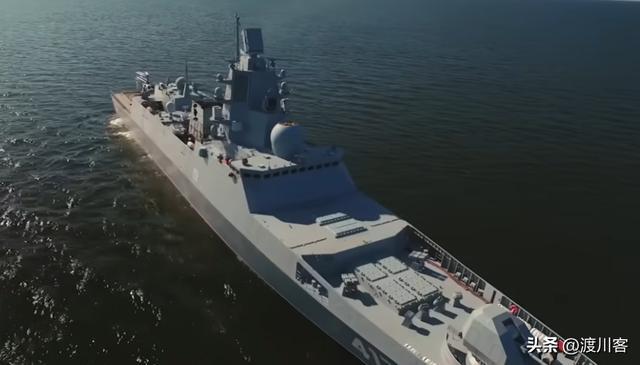 黑海开战！俄舰不敢出港乌无人机炸3艘俄油轮普京狠话成笑话(图1)