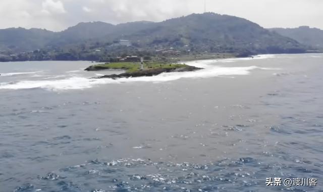 黑海开战！俄舰不敢出港乌无人机炸3艘俄油轮普京狠话成笑话(图5)