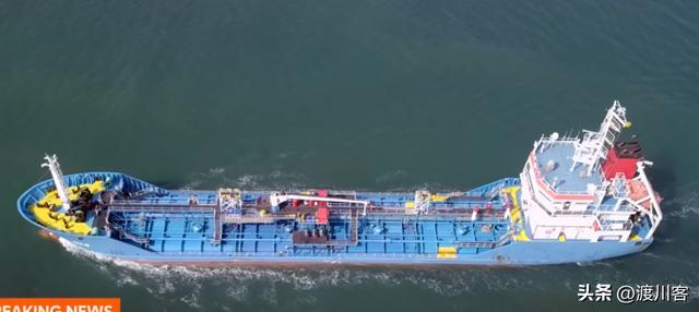 黑海开战！俄舰不敢出港乌无人机炸3艘俄油轮普京狠话成笑话(图7)