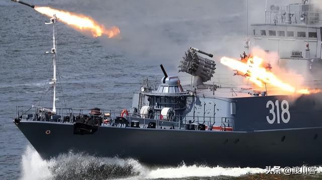 黑海开战！俄舰不敢出港乌无人机炸3艘俄油轮普京狠话成笑话(图21)