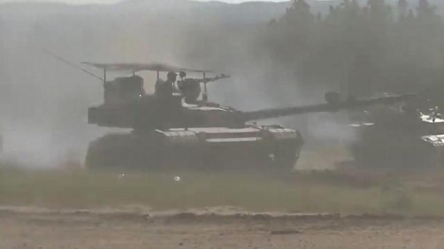 96式坦克也加装铁棚为何结构简单?我军反无人机藏着三重杀招!(图1)