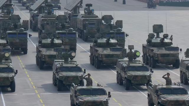 96式坦克也加装铁棚为何结构简单?我军反无人机藏着三重杀招!(图7)