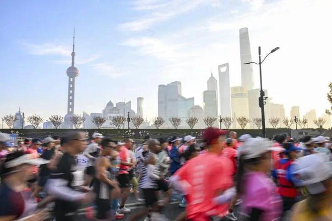 从“野蛮生长”到“紧急刹车”:中国马拉松的冰火2025(图2)