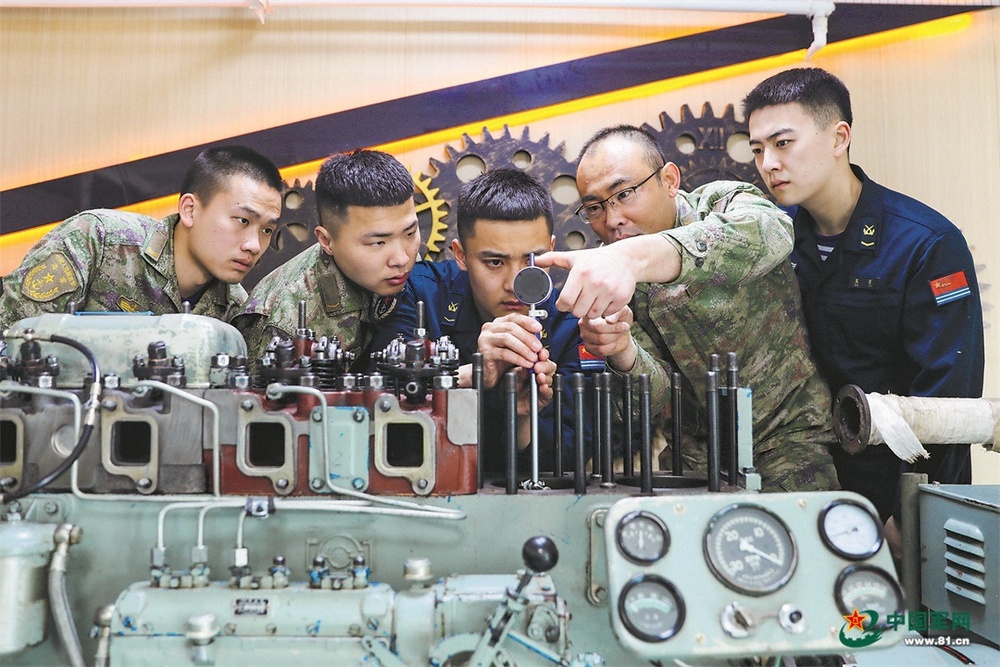 军营观察丨1005毫米:一枚量块见证匠心传承(图1)