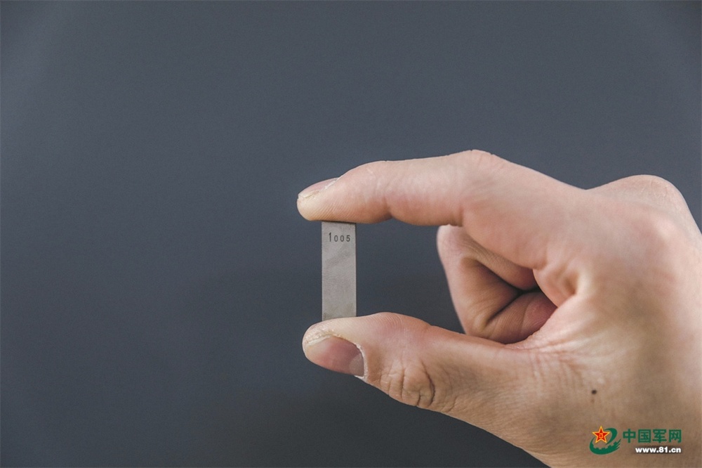 军营观察丨1005毫米:一枚量块见证匠心传承(图3)