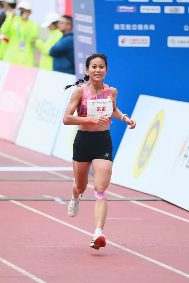 这一年无关“大众一姐”的得到与失去签约第一年的朱卿觉得自己很幸运(图6)