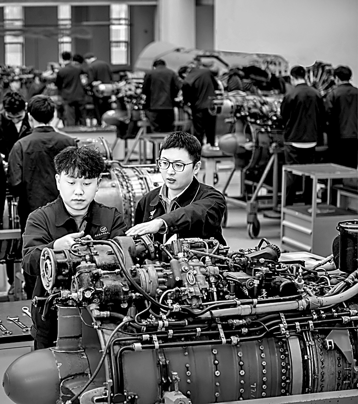 破解“看得见、做不好”难题——高技能人才培养让产业前沿与教育课堂“握手”(图3)