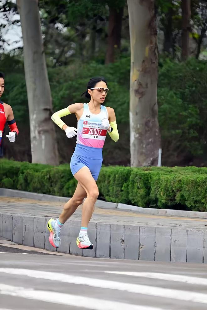 “最快女护士”风波过后：4名业余马拉松跑者的选择与挑战(图2)