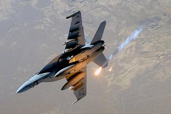 美军F-18战斗机遭自家导弹击落飞行员称看到了“人生走马灯”(图2)