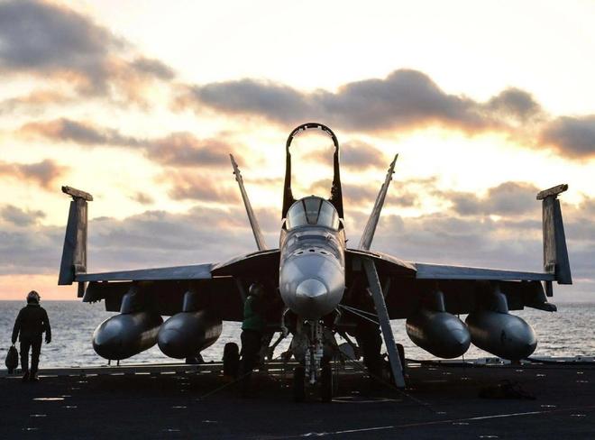 美军F-18战斗机遭自家导弹击落飞行员称看到了“人生走马灯”(图4)