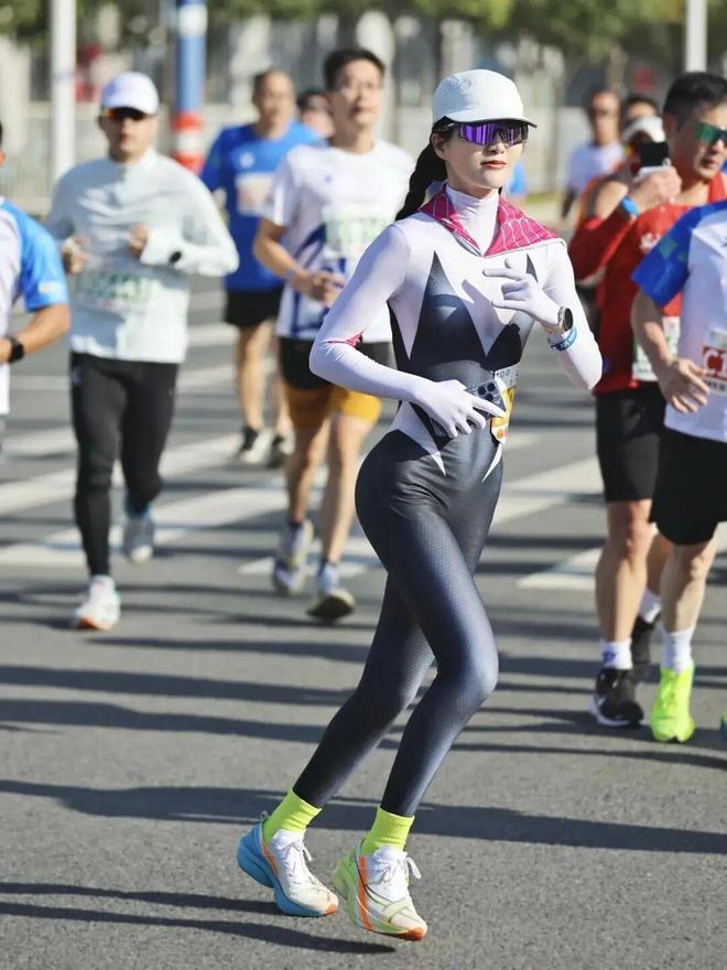 别再乱买了!普通人极简跑步装备清单:300块能搞定先跑起来比啥都强(图7)