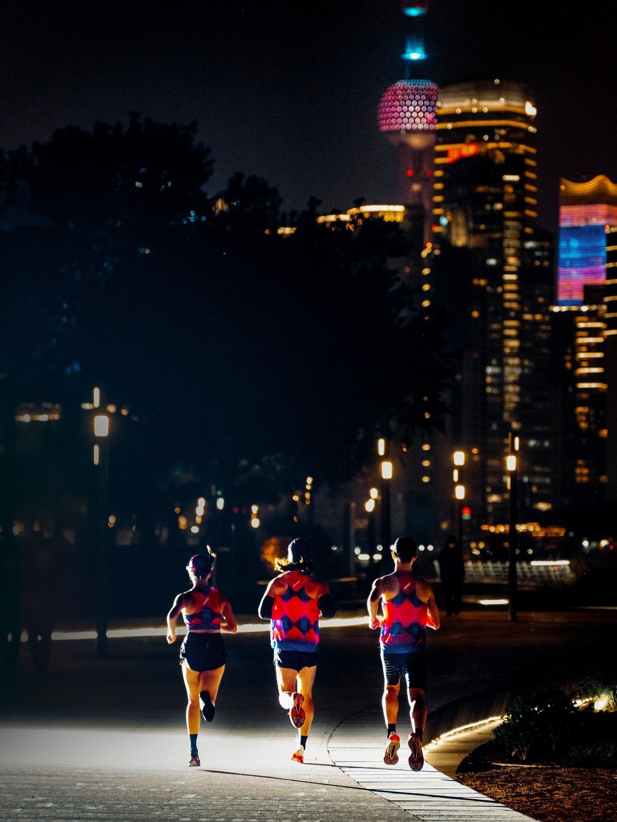 滔搏旗下跑步生态品牌ektos携“全明星”顶尖装备矩阵亮相体博会(图3)