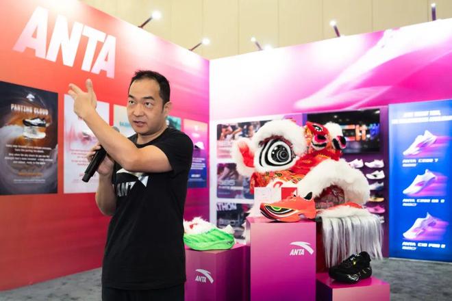 亮相这场世界级展会安踏要做中国跑步力量「代言人」(图8)