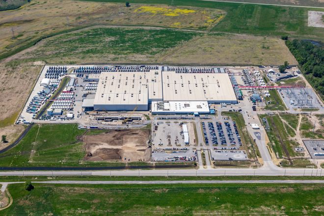 马斯克宣战太空可见!把AI超算涂成这样微软破防了(图2)