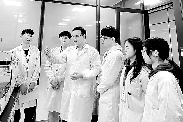 校企联合培养让卓越工程人才“拔节生长”(图2)