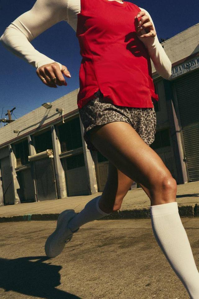 越跑越轻盈！知名品牌推出春季跑新品装备16城跑步社区活动同步开启(图2)