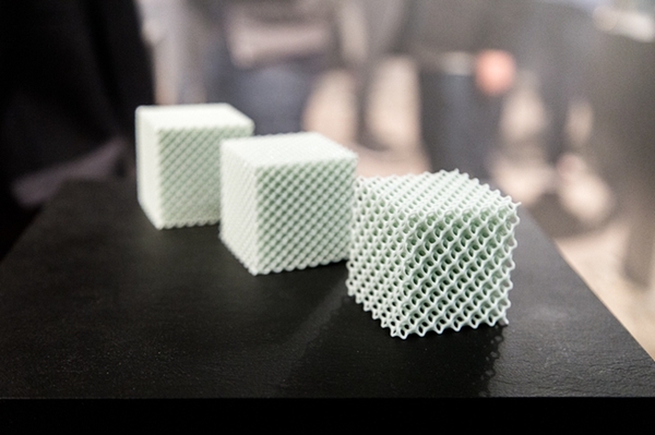 旗阿迪达斯史上最黑科技4D打印跑鞋所有人都能私人定制!(图1)