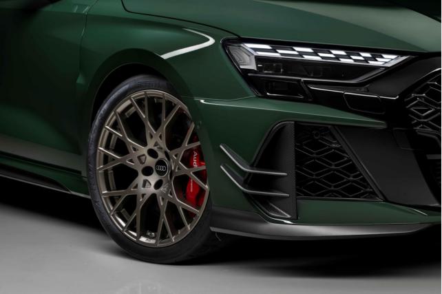 倍耐力PZEROR轮胎专为奥迪RS5RS3限量版打造(图2)