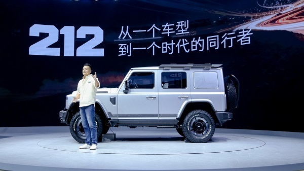 T01METTA上市1899万元起售212越野车亮相北京车展(图3)