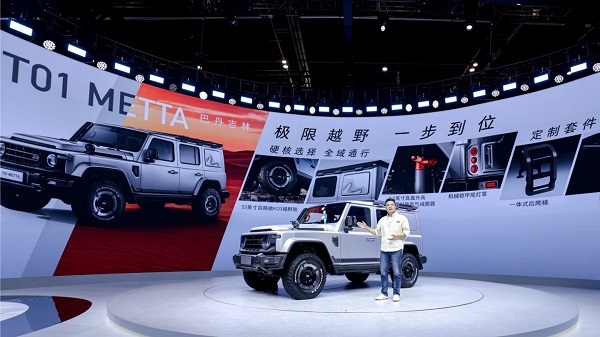 T01METTA上市1899万元起售212越野车亮相北京车展(图5)
