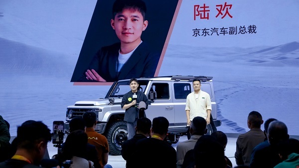 T01METTA上市1899万元起售212越野车亮相北京车展(图7)